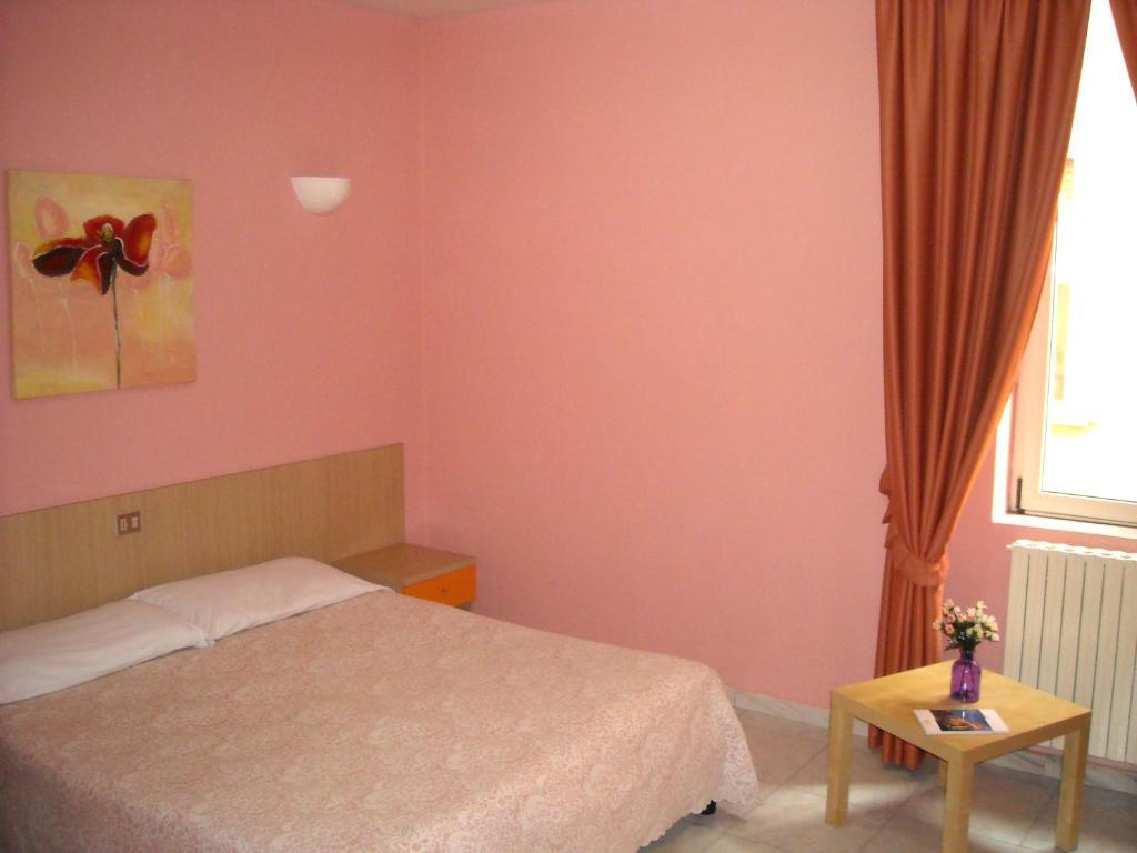 Hotel New Baby Caserta Habitación foto